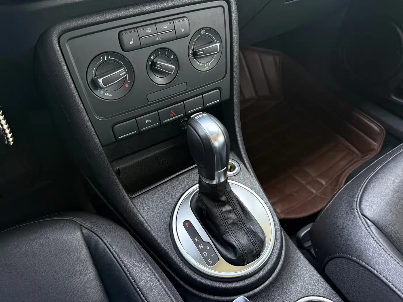 Volkswagen Beetle 2013 1.2TSI Comfort фото 12