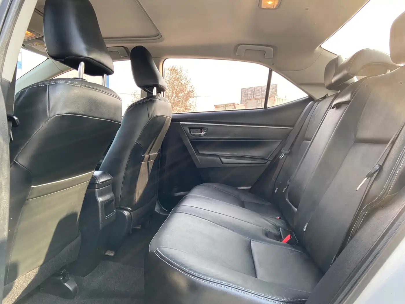 Toyota Corolla 2014 1.6L CVT GL-i Leather Edition фото 5