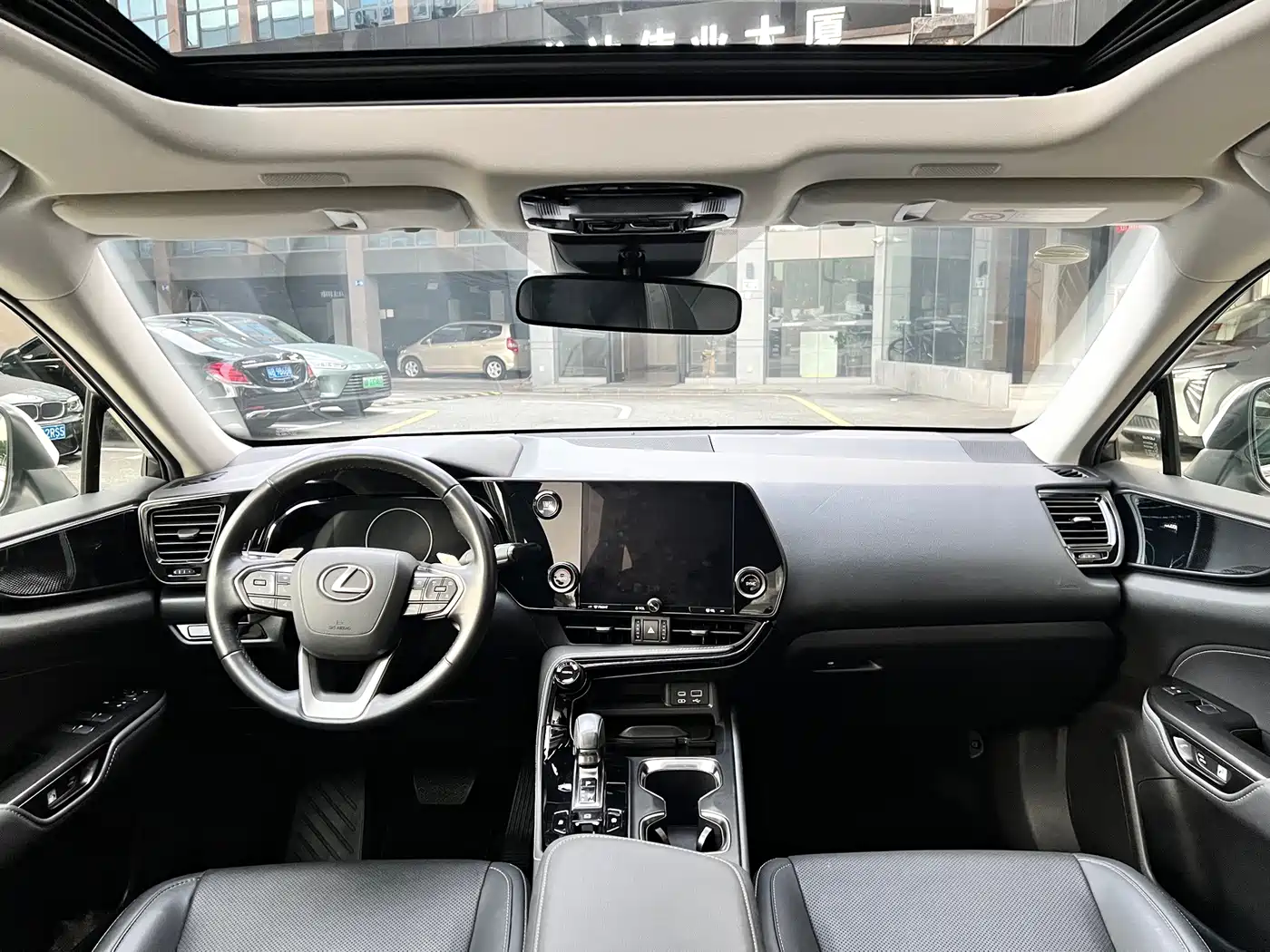 Фото 5 - Lexus NX