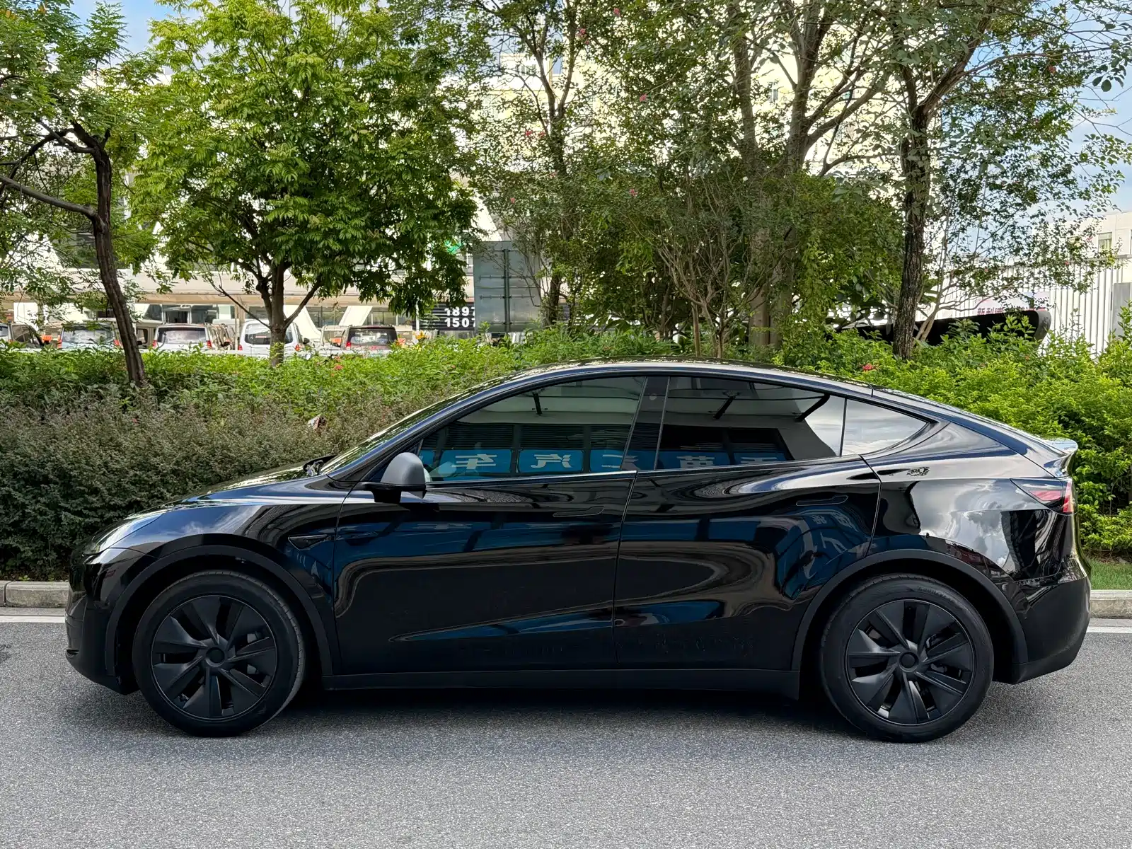 Фото 3 - Tesla Model Y