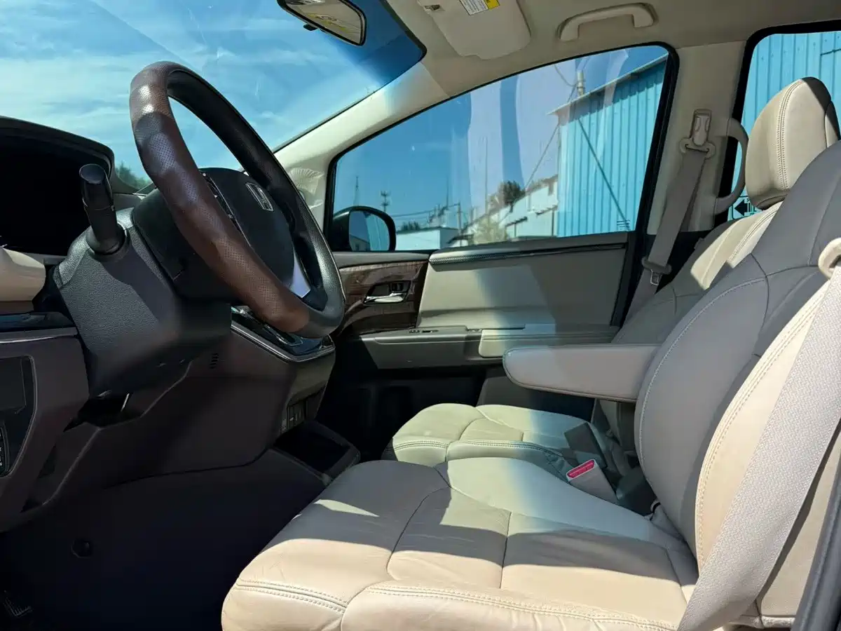Фото 4 - Honda Odyssey
