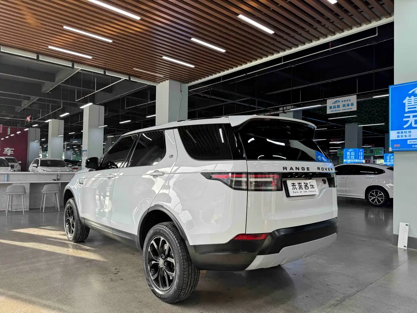 Land Rover Discovery 2017 3.0 SC V6 S фото 14