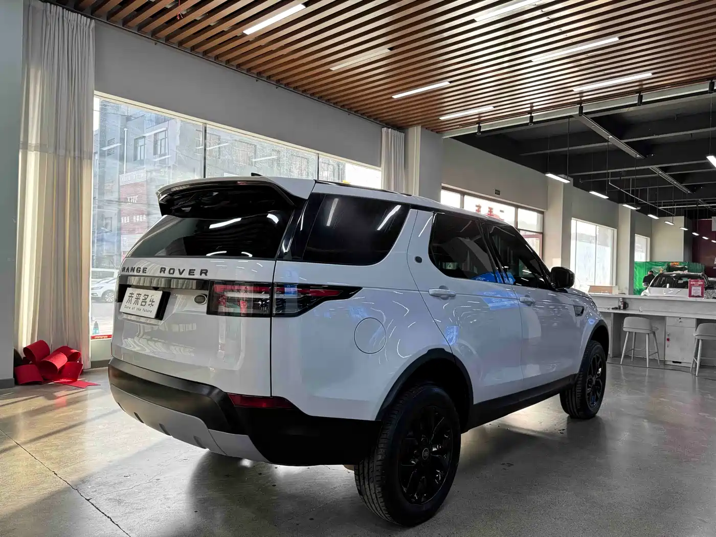 Land Rover Discovery 2017 3.0 SC V6 S фото 16
