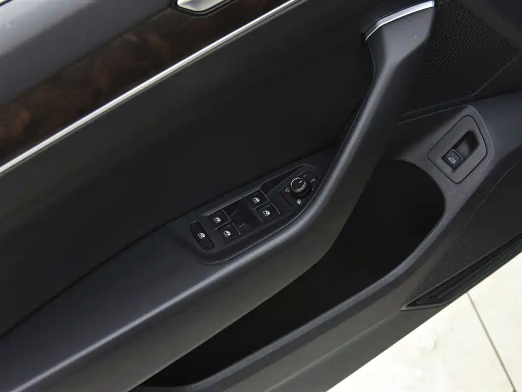 Volkswagen Magotan 2019 330TSI DSG Luxury China V фото 8