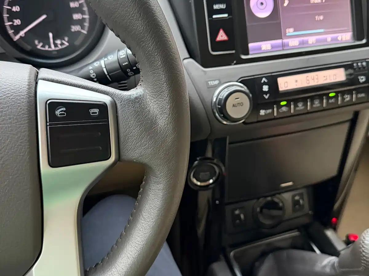 Toyota Prado 2016 2.7L Manual Edition фото 24