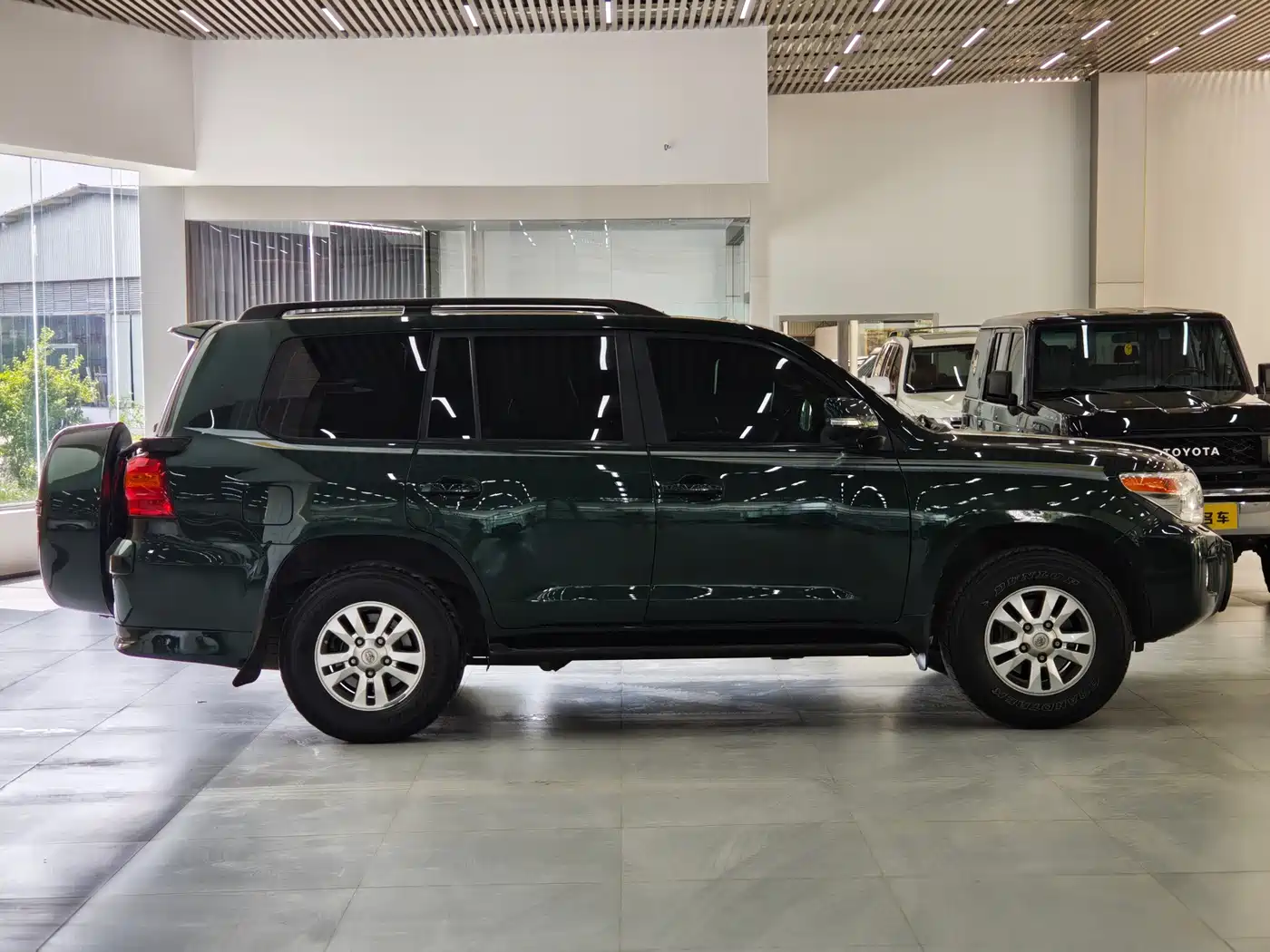 Toyota Land Cruiser 2012 4.0L Automatic VX фото 7