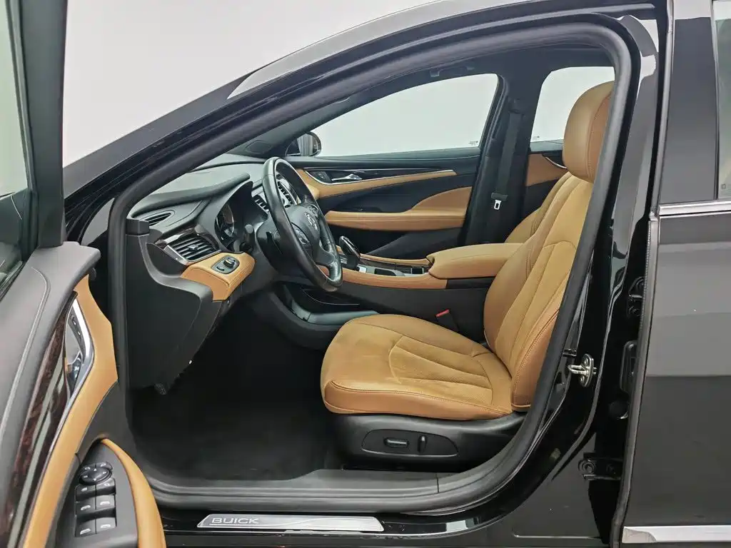 Photo 10 - Buick LaCrosse