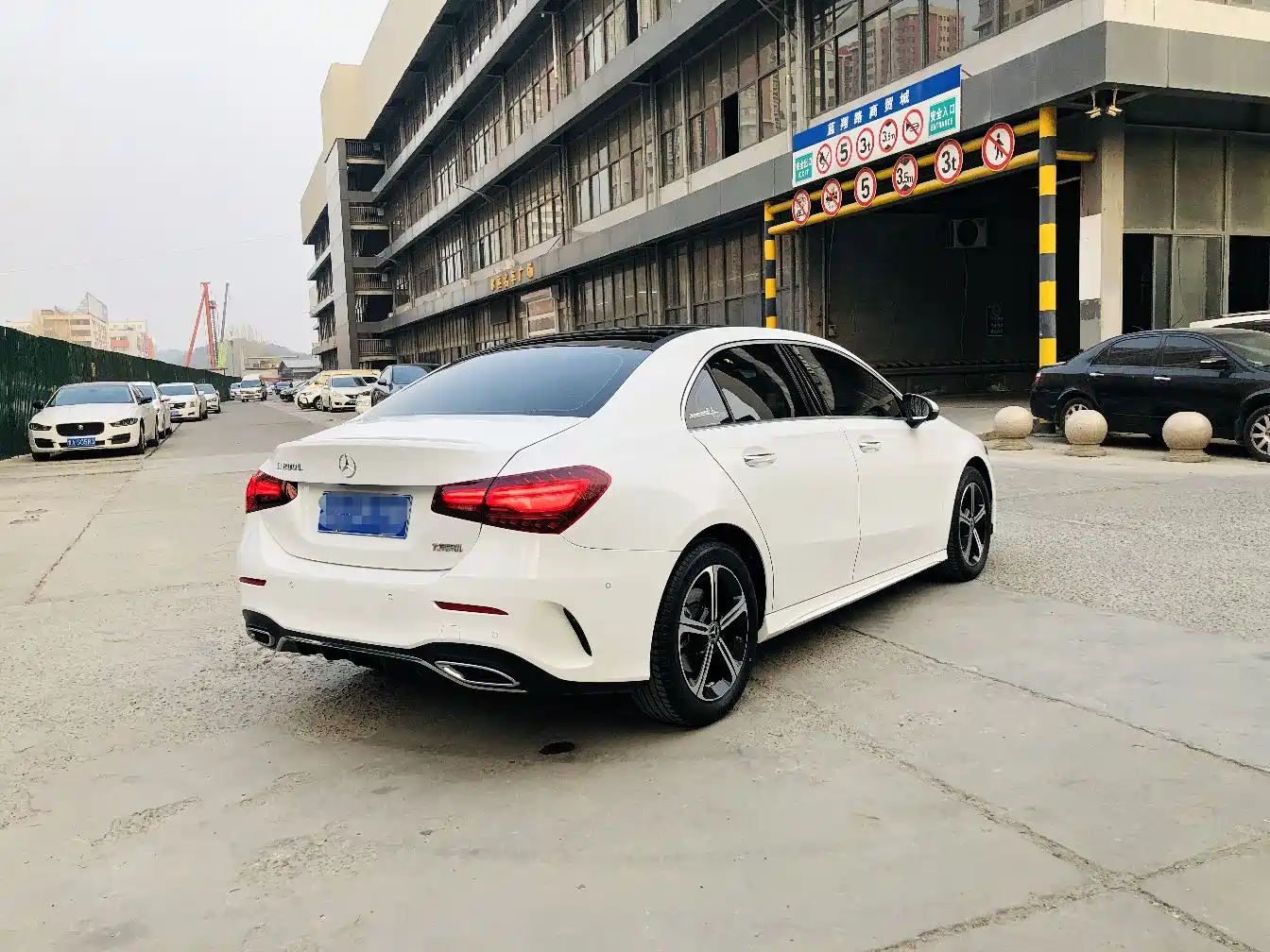Mercedes-Benz A-Class 2024 A 200 L Fashion Edition фото 4
