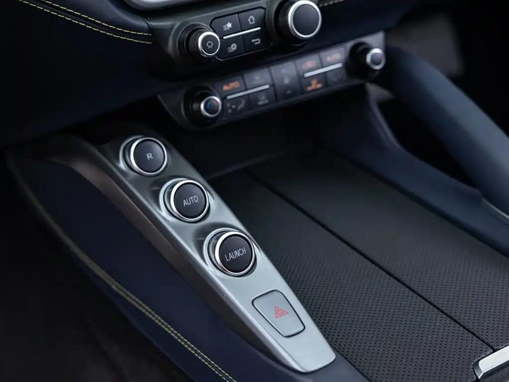 Ferrari GTC4Lusso 2017 3.9T V8 фото 14