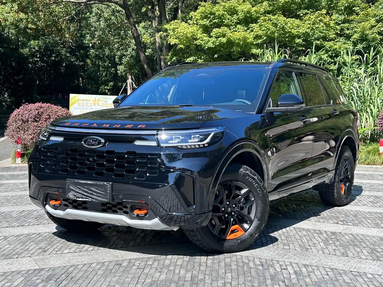 Фото 1 - Ford Explorer