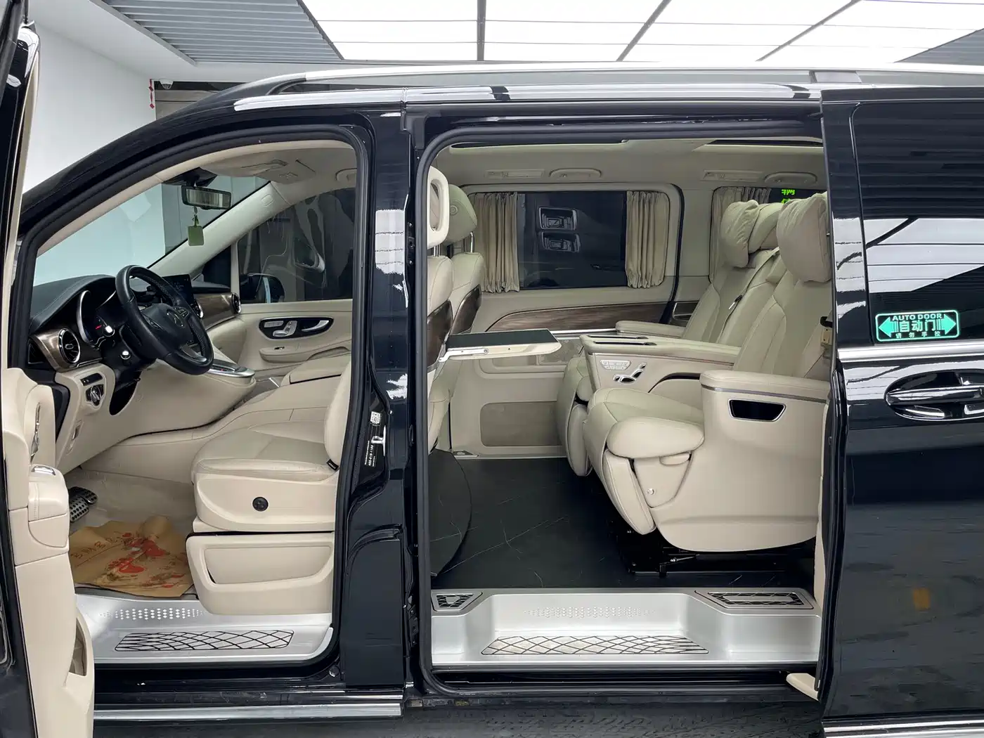 Mercedes-Benz V-Class 2021 V 260 L Long Wheelbase Luxury Edition фото 13