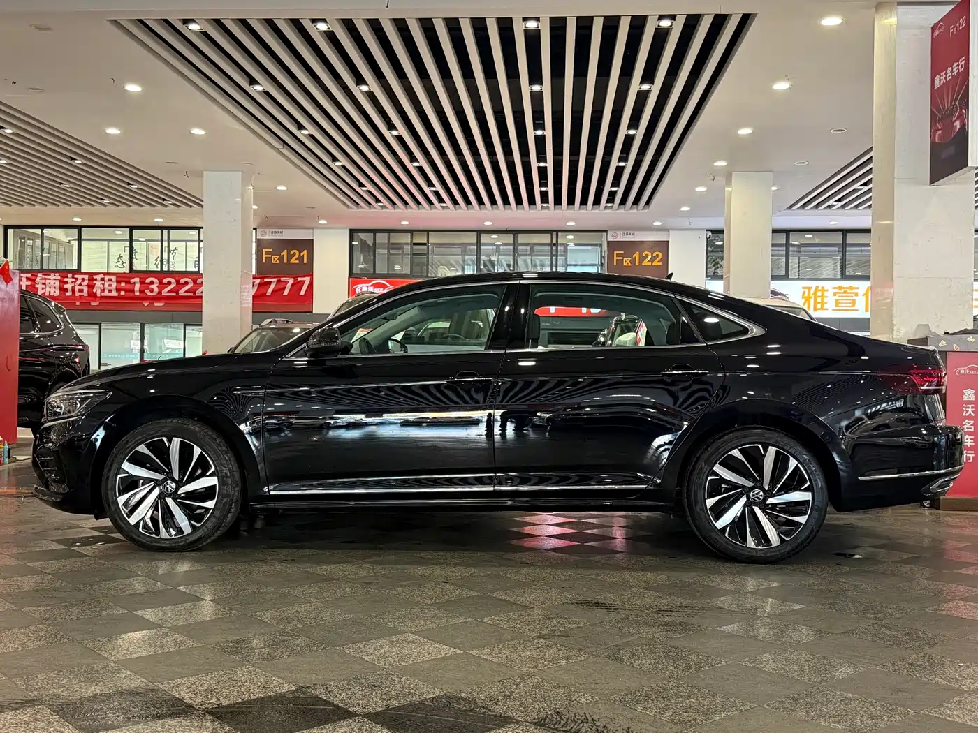 Volkswagen Passat 2025 Outstanding 380TSI Dragon Glory Edition фото 5
