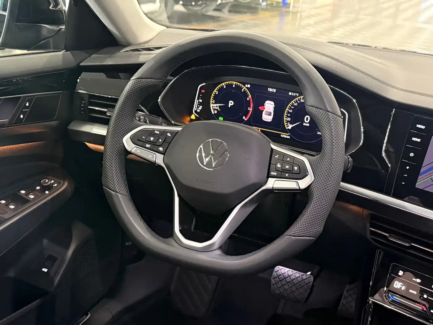 Volkswagen Passat 2025 Outstanding 380TSI Dragon Glory Edition фото 13