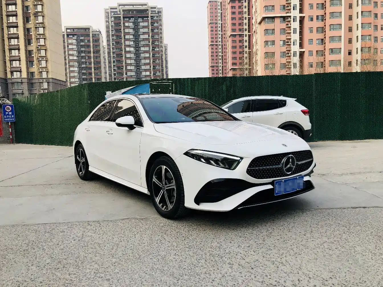 Mercedes-Benz A-Class 2024 A 200 L Fashion Edition фото 3
