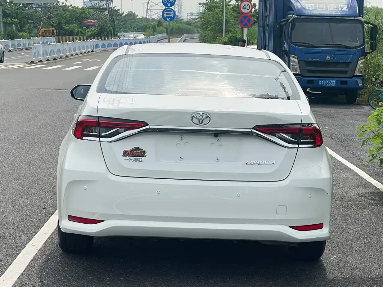 Photo 8 - Toyota Corolla