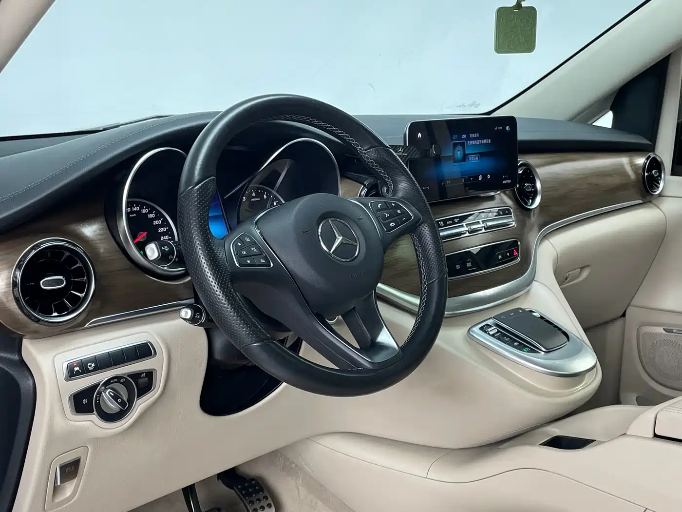 Mercedes-Benz V-Class 2021 V 260 L Long Wheelbase Luxury Edition фото 10