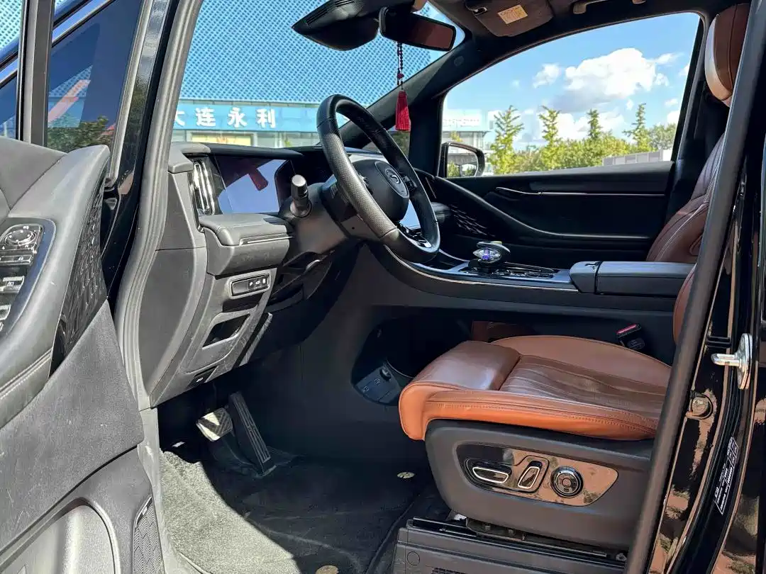 Фото 3 - GAC Trumpchi Trumpchi E9