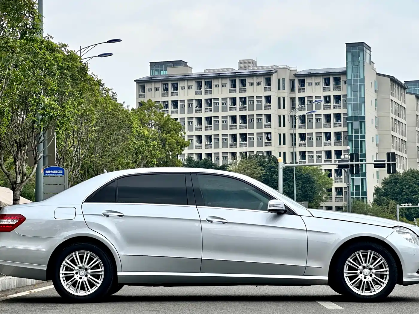 Mercedes-Benz E-Class 2012 E 300 L Elegance Model фото 4