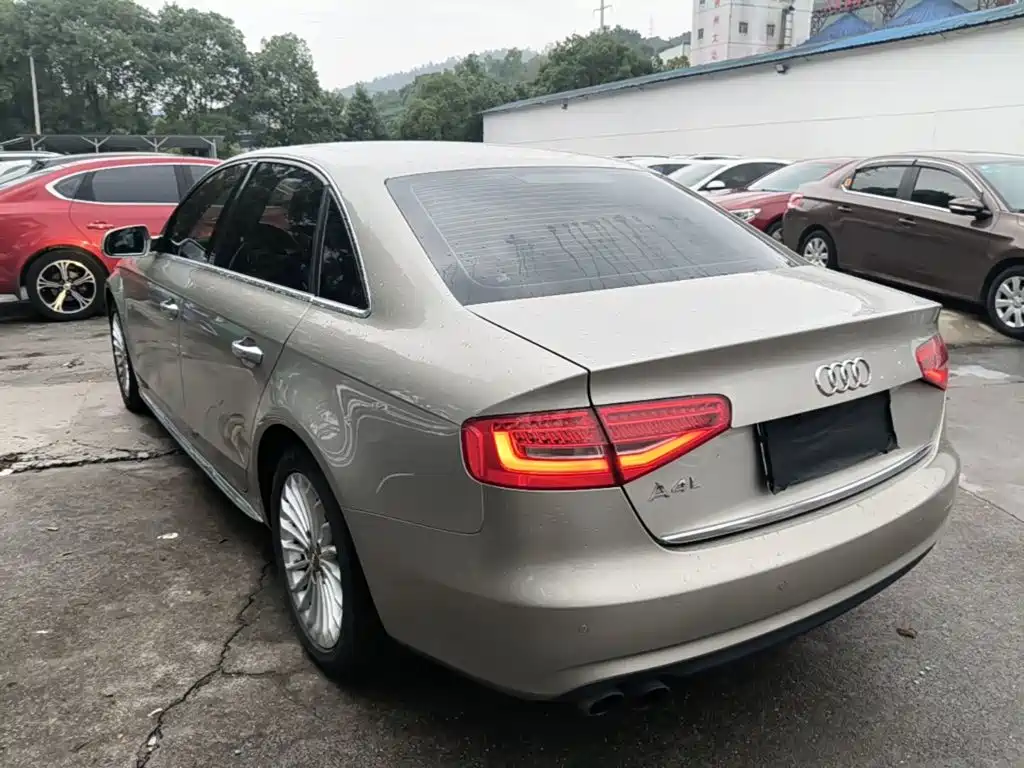 Фото 5 - Audi A4L