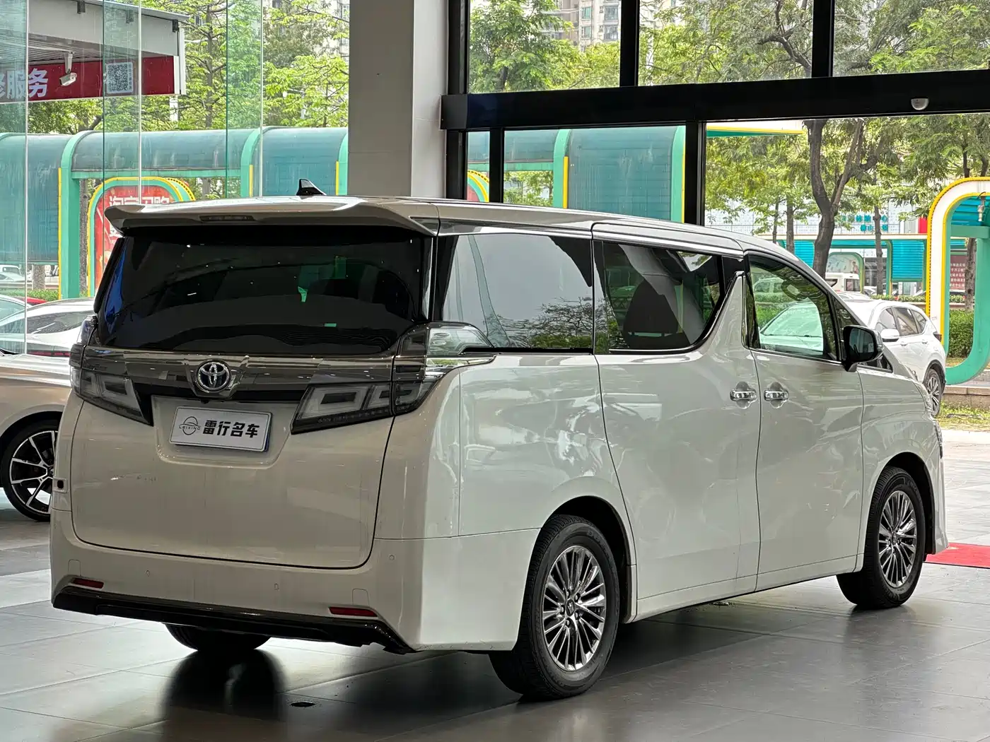 Toyota Vellfire 2021 Crown Hybrid 2.5L HV Premium Edition фото 9