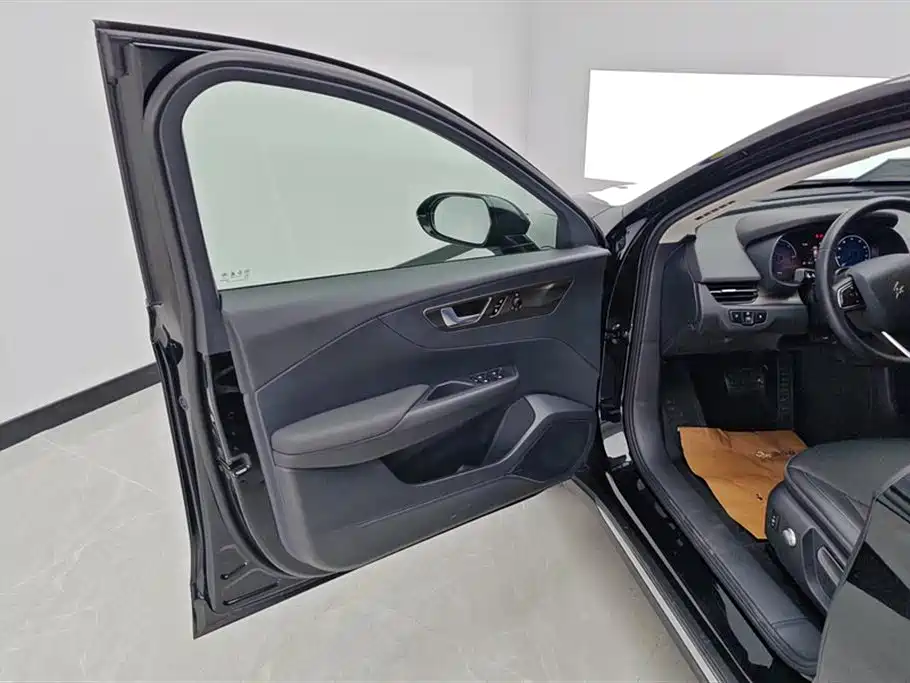 Hongqi E-QM5 2023 Facelift Basic Travel Edition фото 7
