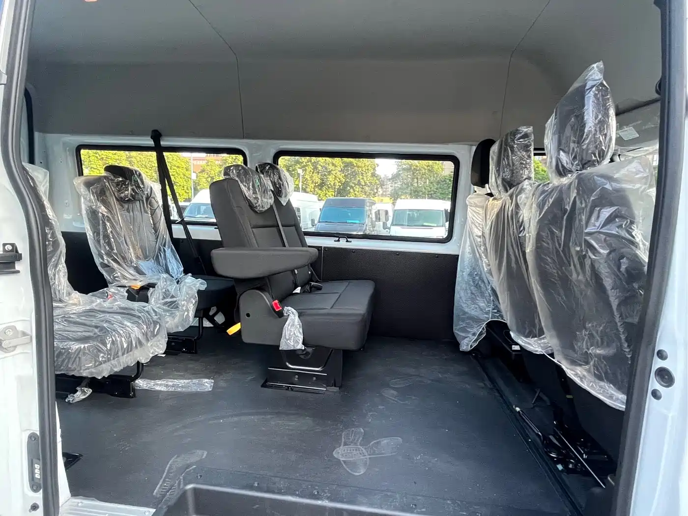 Jiangling JMC Fushun 2025 2025 Model 2.0T 6MT Diesel Medium Wheelbase Medium-High Roof Commercial MPV 7 Seats