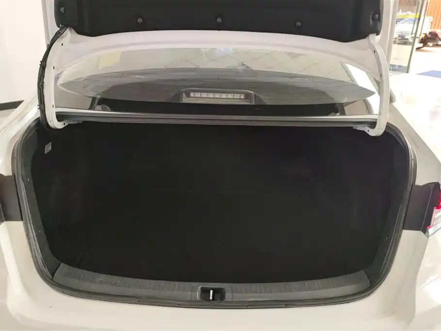 Toyota Corolla 2022 Hybrid 1.8L E-CVT Pioneer Edition фото 4