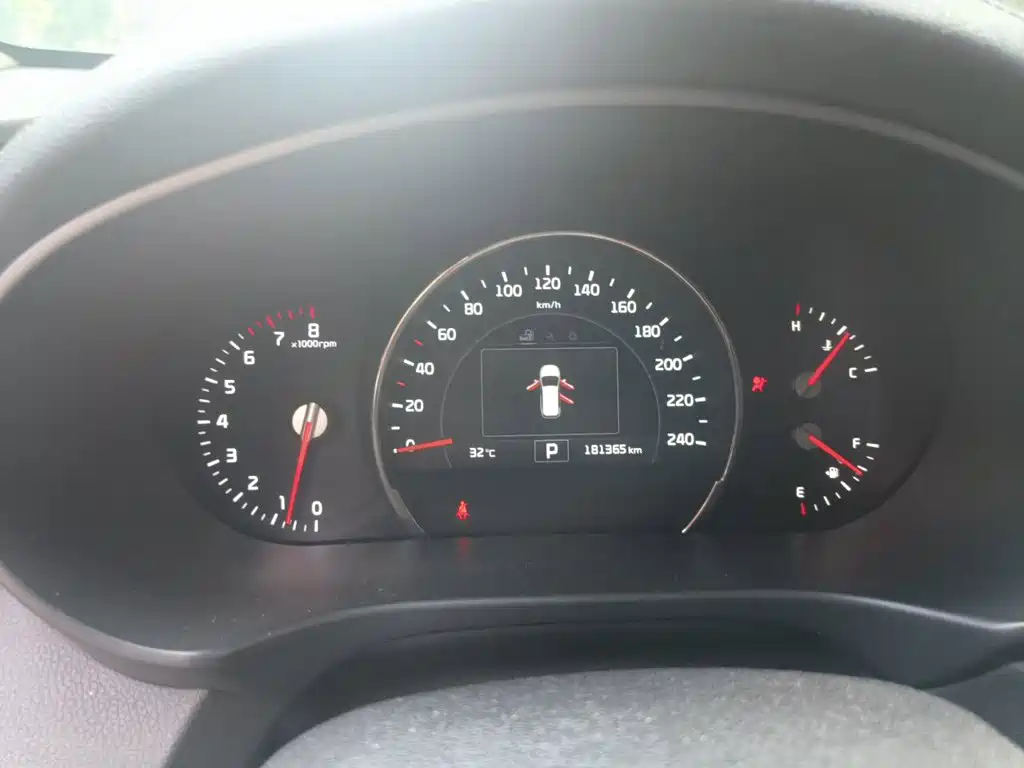 Photo 8 - Kia Sorento