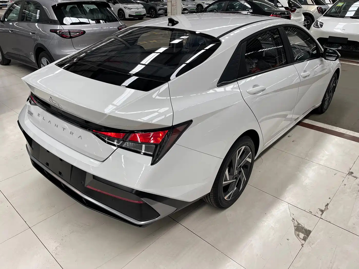 Hyundai Elantra 2023 1.5L CVT GLX Elite Edition фото 15