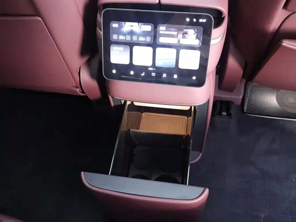 NIO ES8 2026 2025 Model 6-Seat Executive Luxury Edition