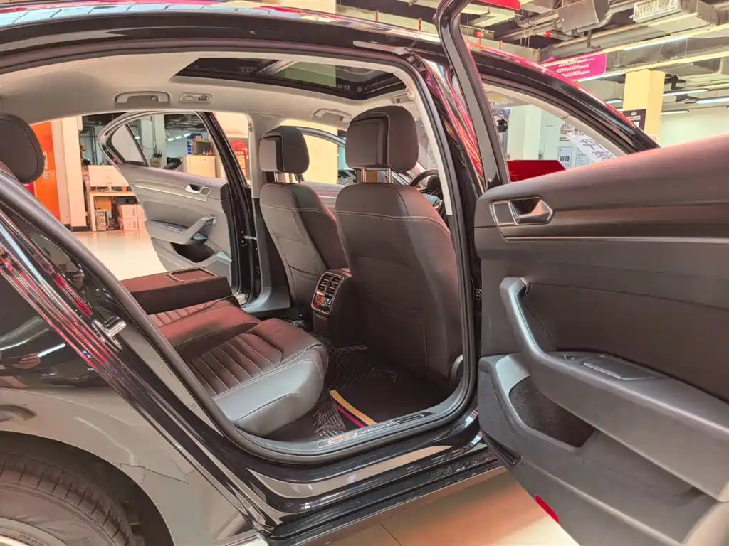 Volkswagen Magotan 2020 330TSI DSG Leading фото 8