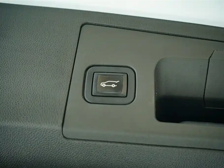 Cadillac XT4 2022 28T FWD Luxury фото 19