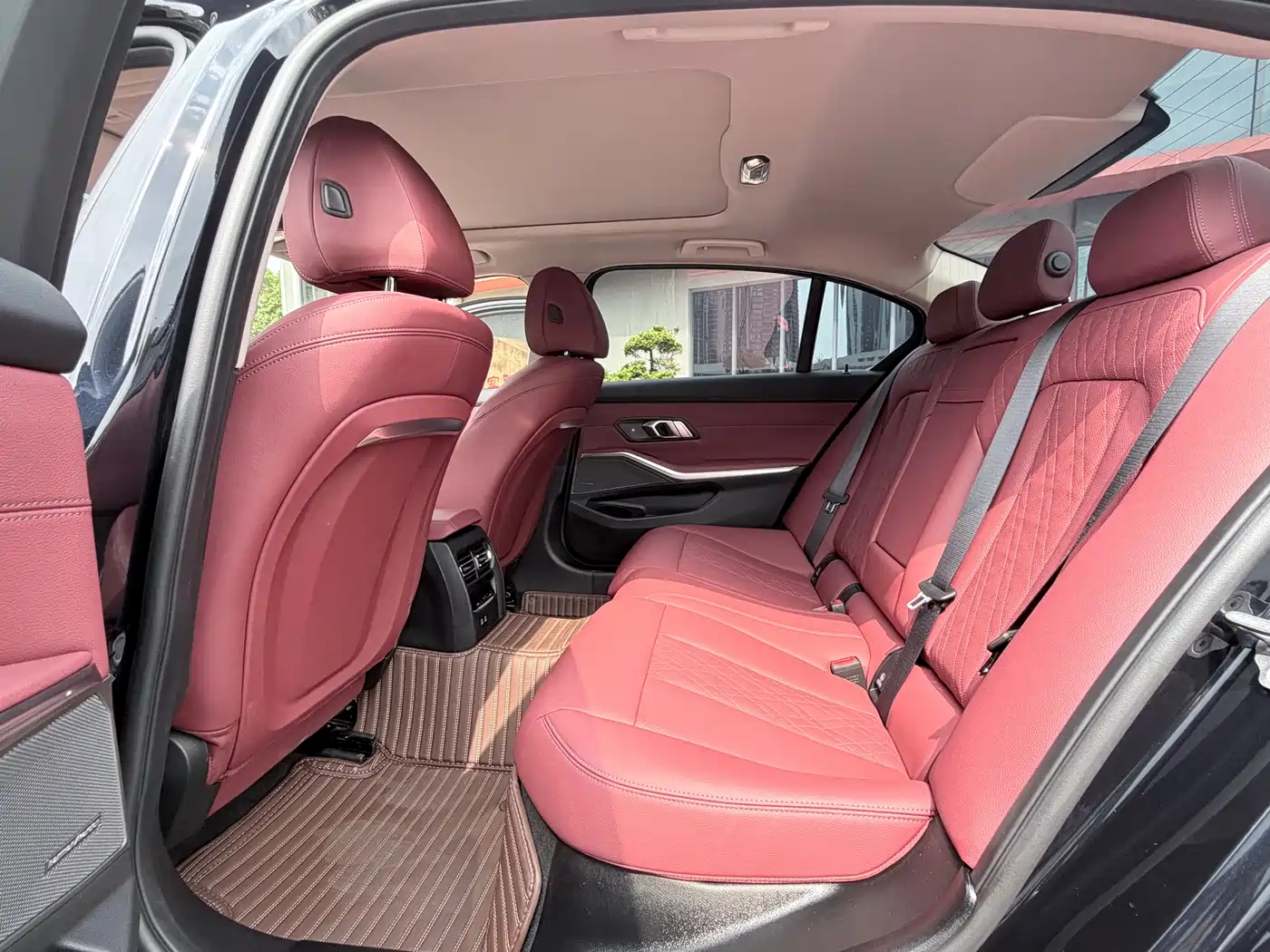 BMW 3 Series 2025 330Li M Sport Night Edition фото 13