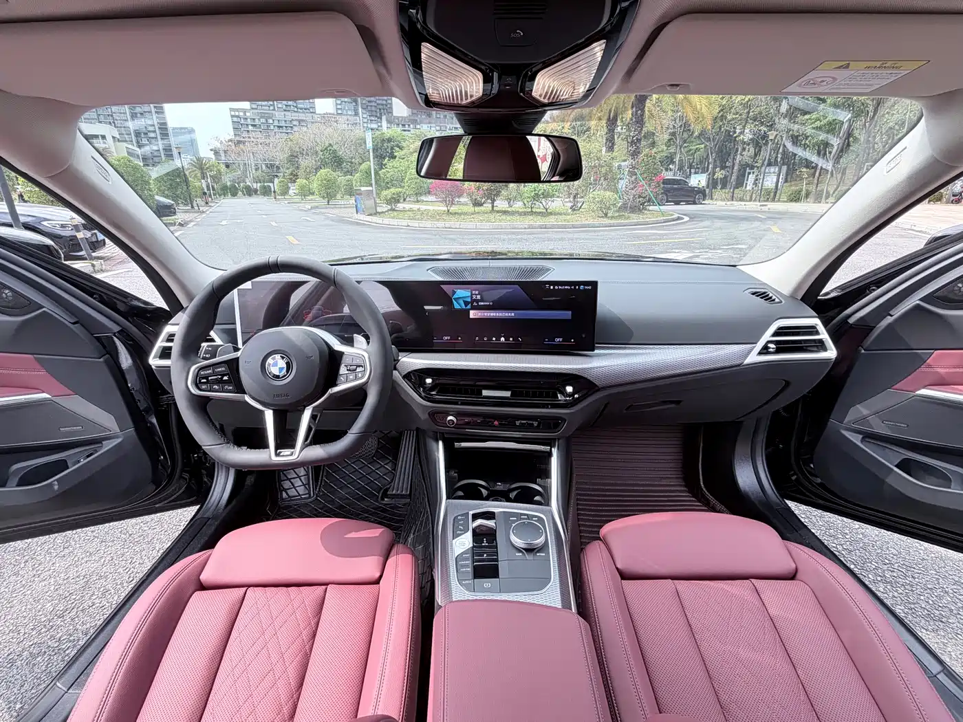 BMW 3 Series 2025 330Li M Sport Night Edition фото 12