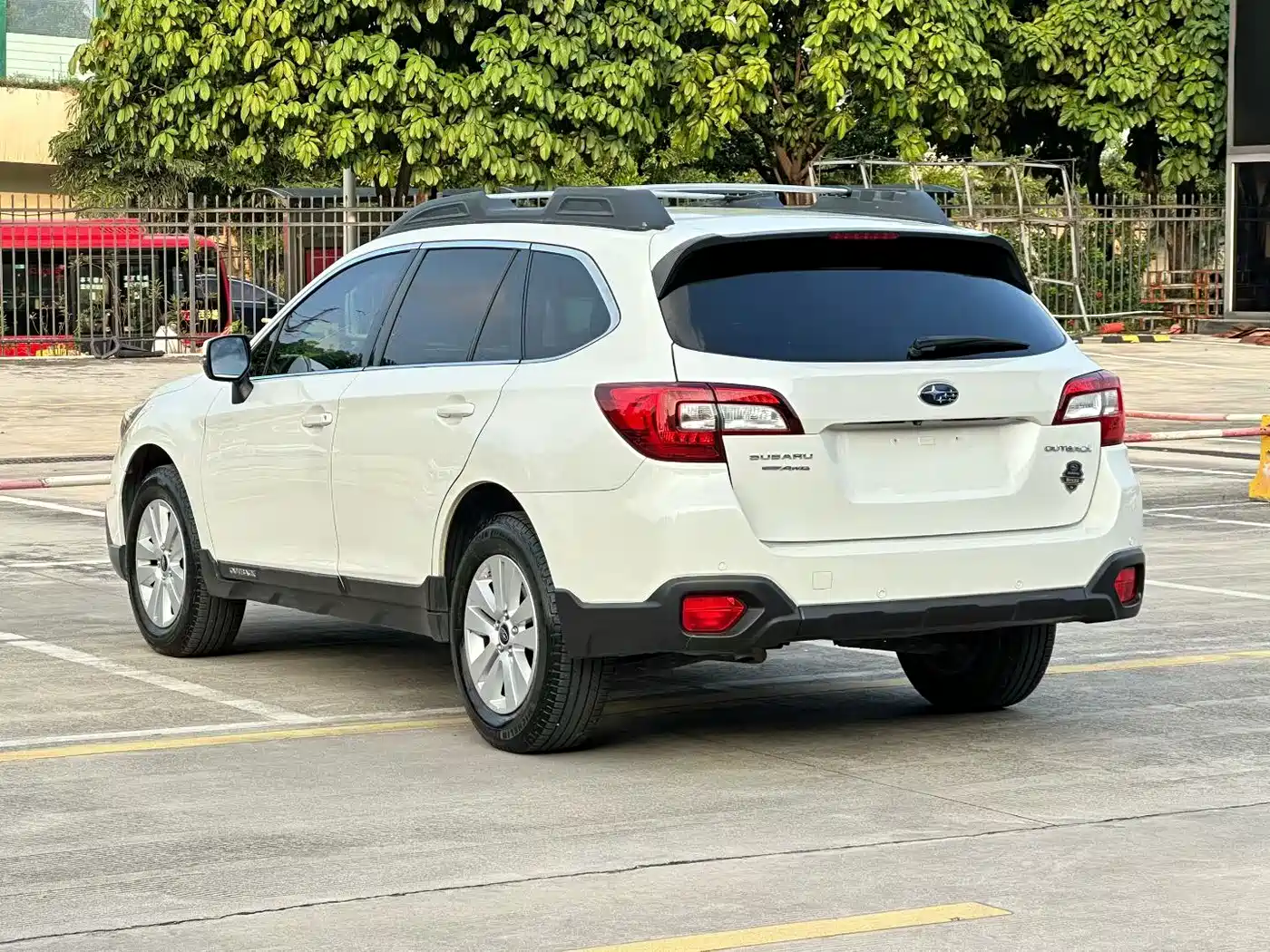Subaru Outback 2015 2.5i Luxury Navigation Edition фото 9