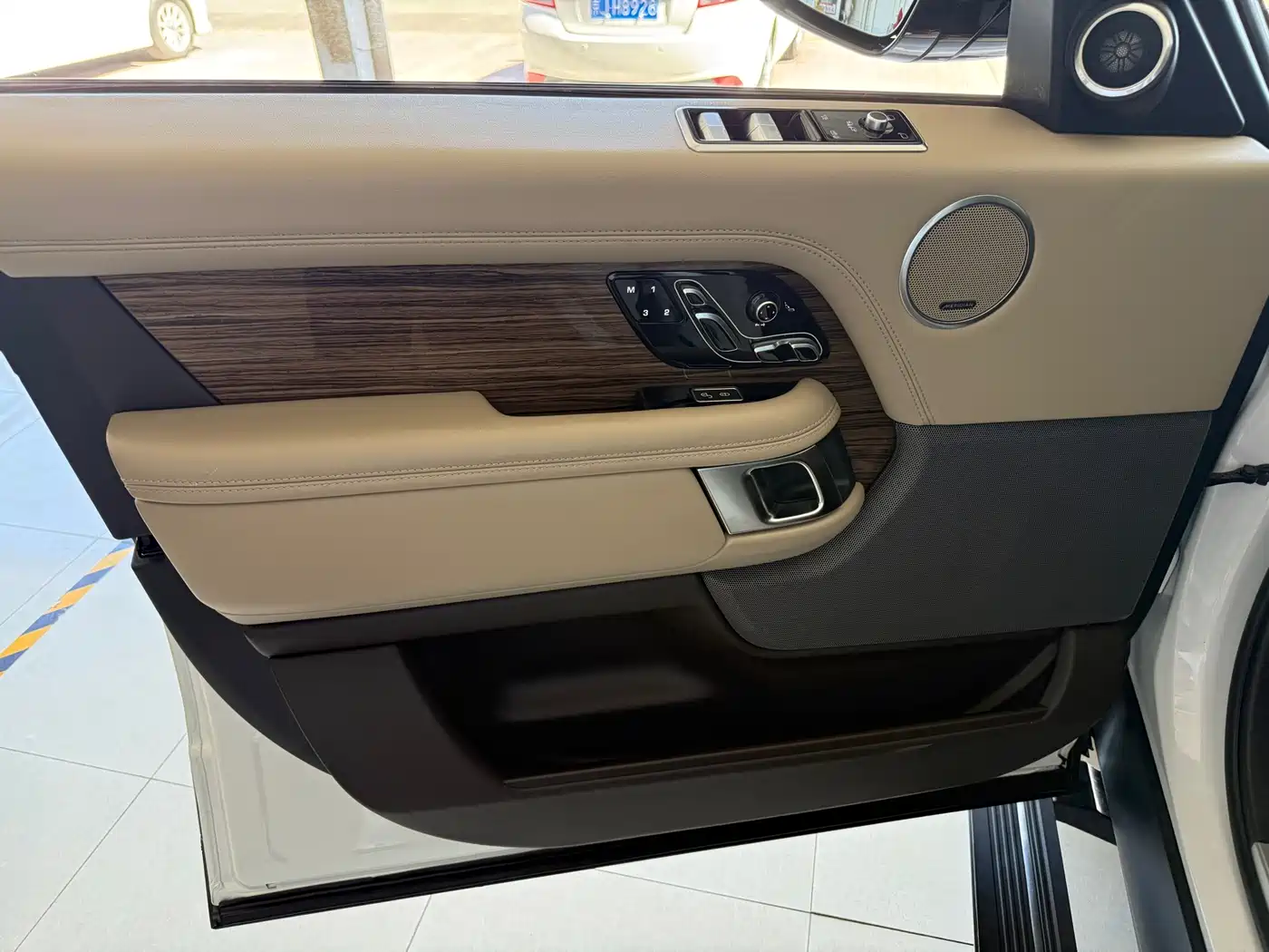 Land Rover Range Rover 2019 3.0 SCV6 Heritage Edition фото 3