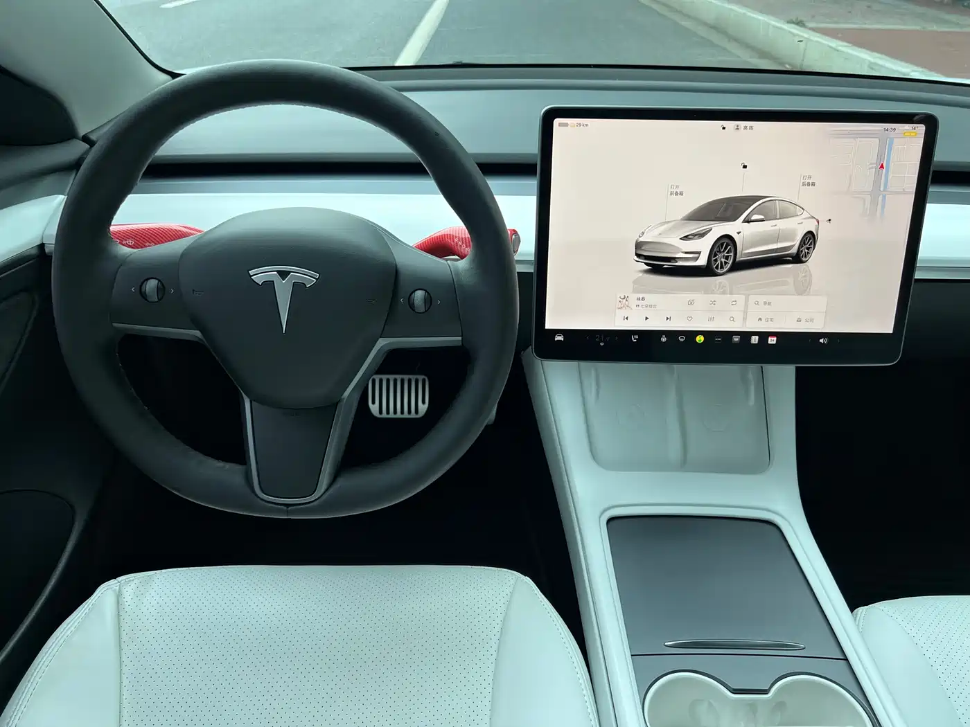 TESLA MODEL 3