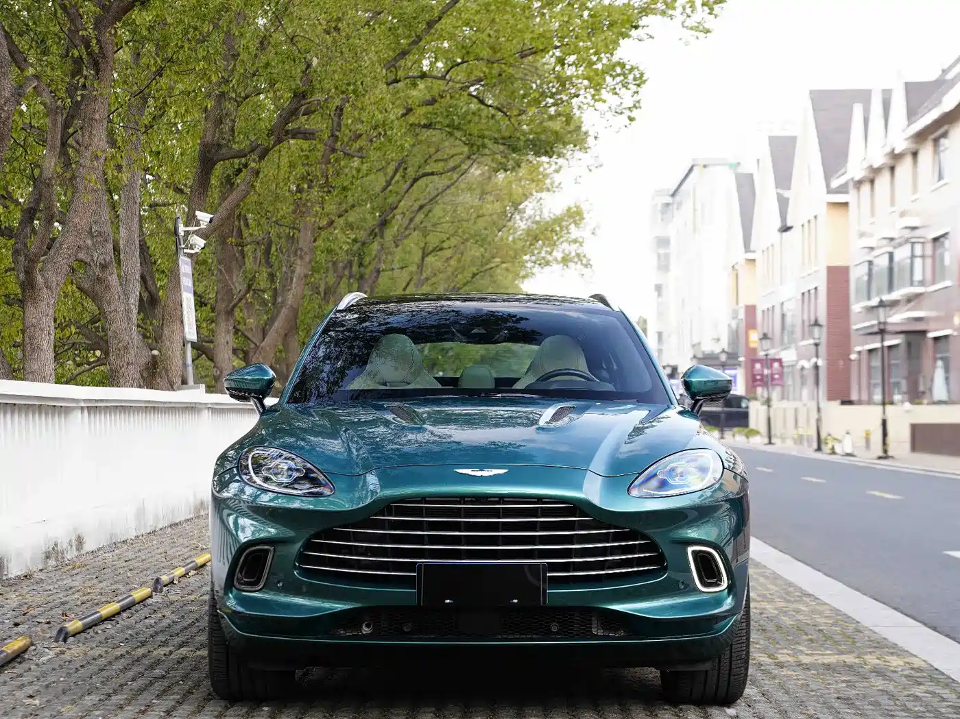 Aston Martin DBX 2023 2023 3.0T STRAIGHT-SIX