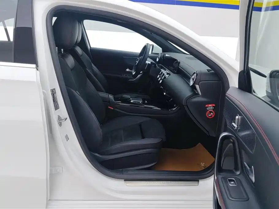 Mercedes-Benz A-Class 2023 A 200 L Fashion фото 8