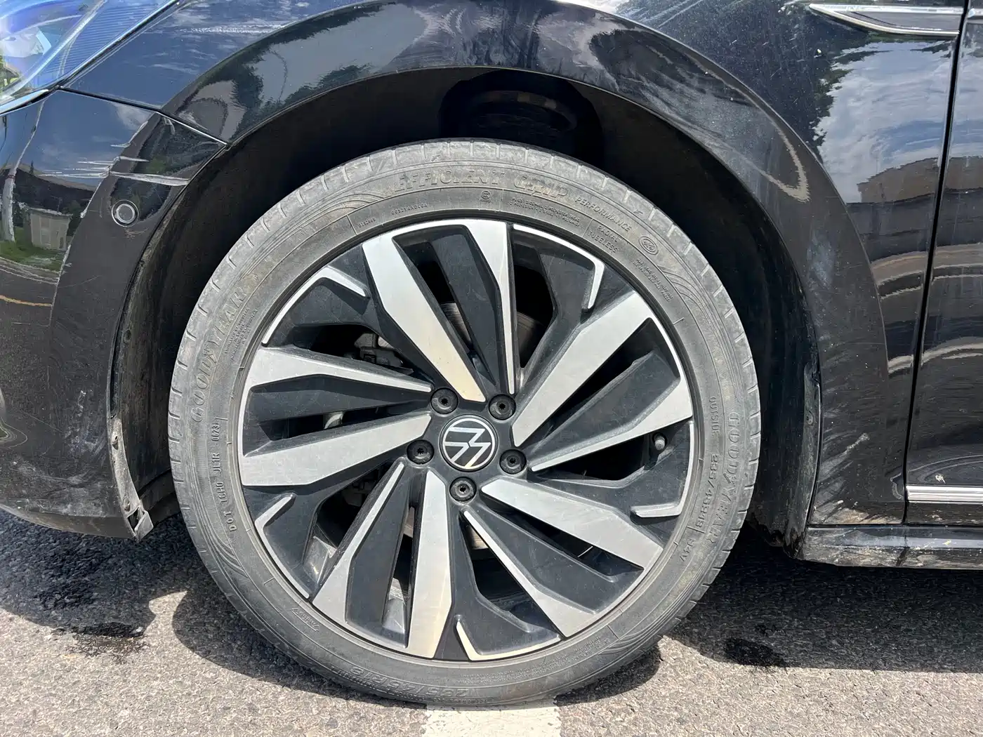 Volkswagen Passat 2023 380TSI Luxury Edition фото 12