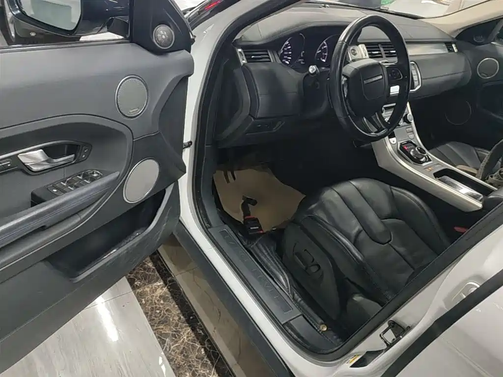 Land Rover Range Rover Evoque 2015 2.0T 5-Door Intelligent Edition фото 16