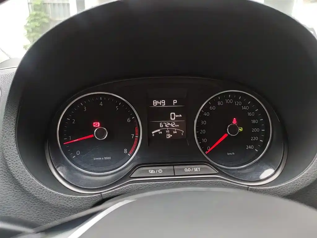 Volkswagen Polo 2014 1.6L Cross Polo Automatic фото 12