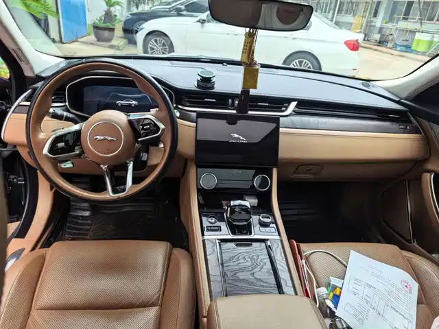 Jaguar XFL 2022 XFL 2.0T P250 2WD Premium Luxury — фото 5