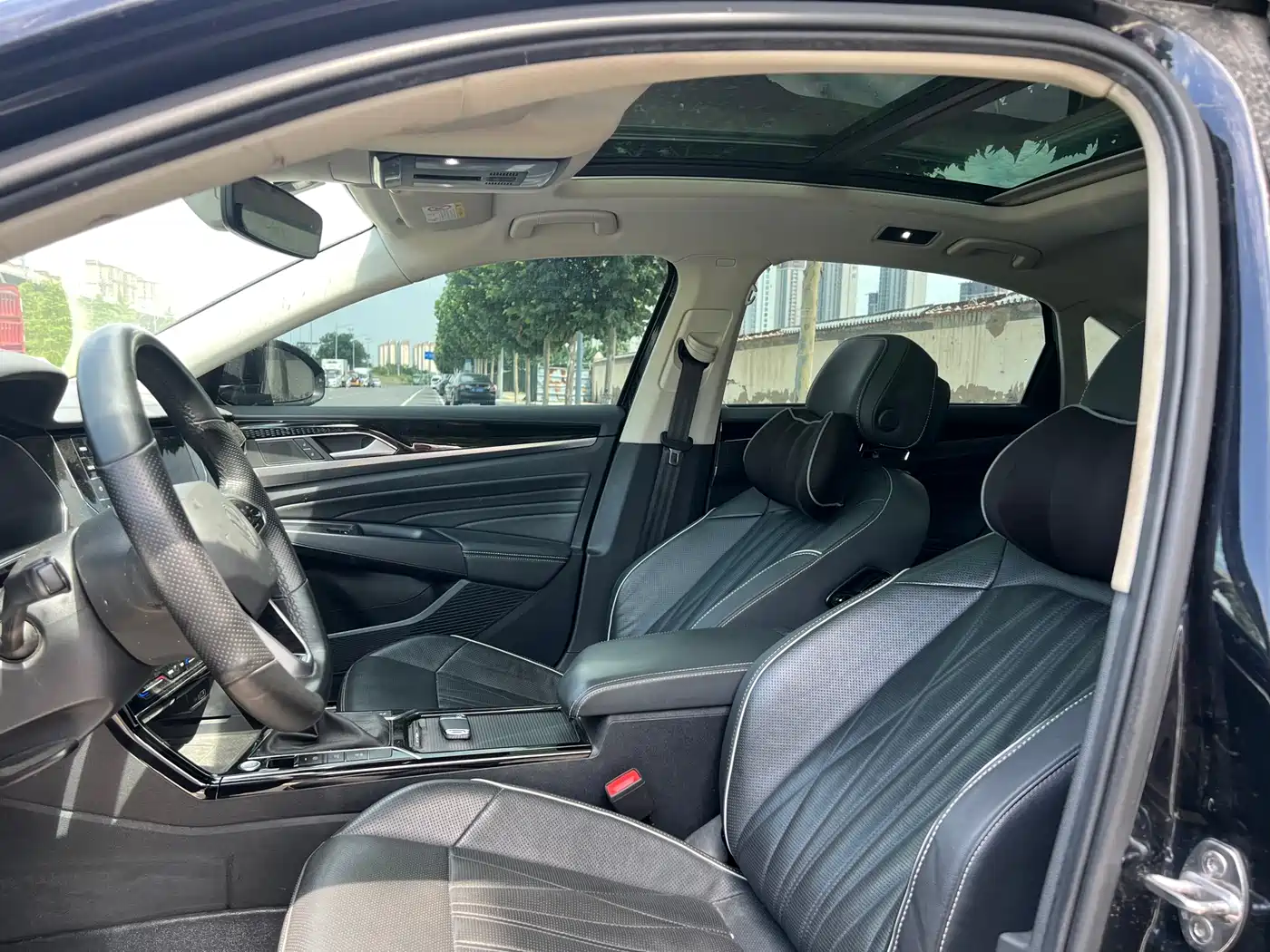 Volkswagen Passat 2023 380TSI Luxury Edition фото 9