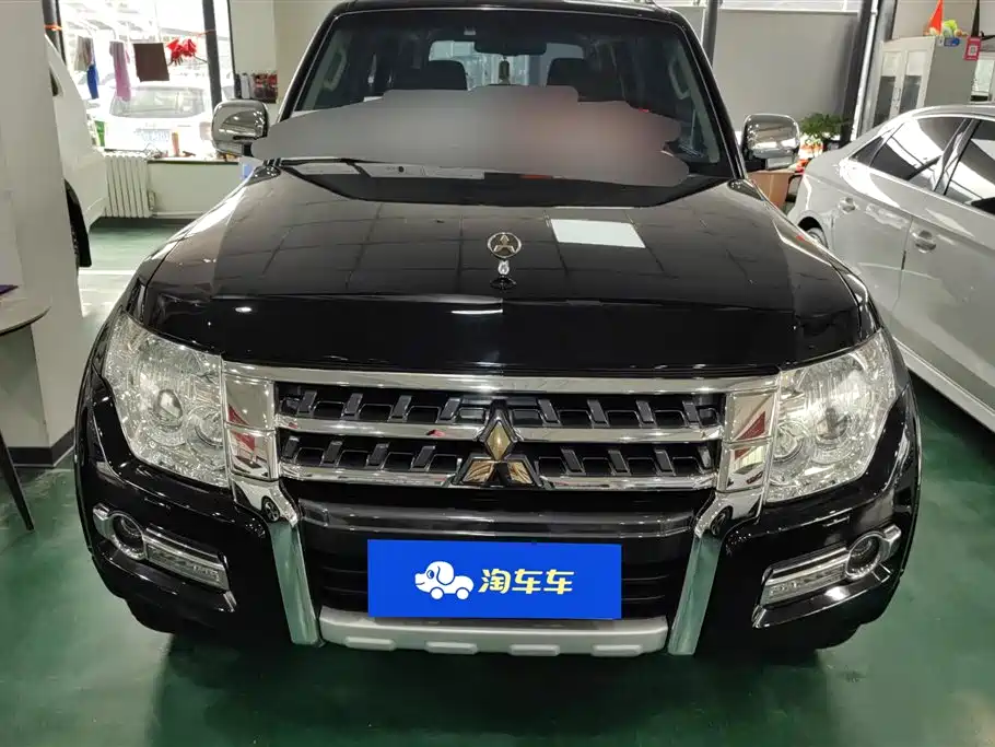 Mitsubishi Pajero (Import) фото 2