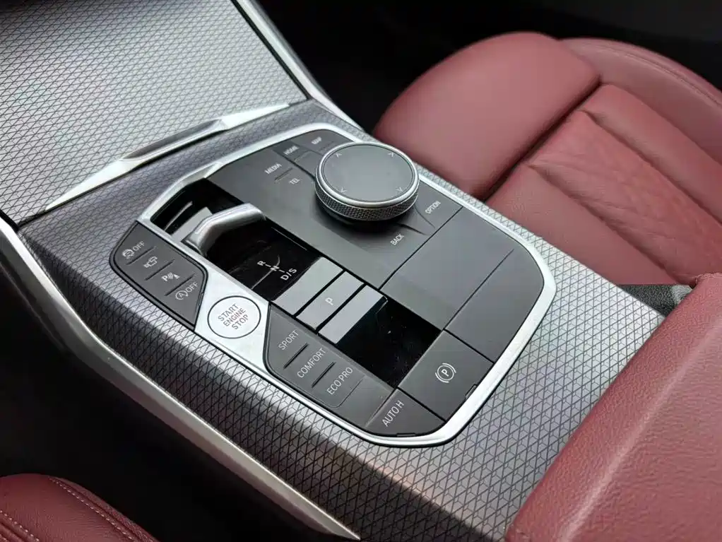 BMW 3 Series 2023 330i M Sport Shadow Edition фото 11