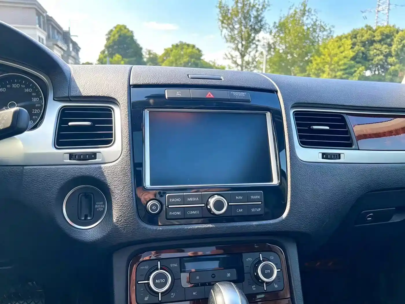 Volkswagen Touareg 2011 3.0TSI Premium фото 13