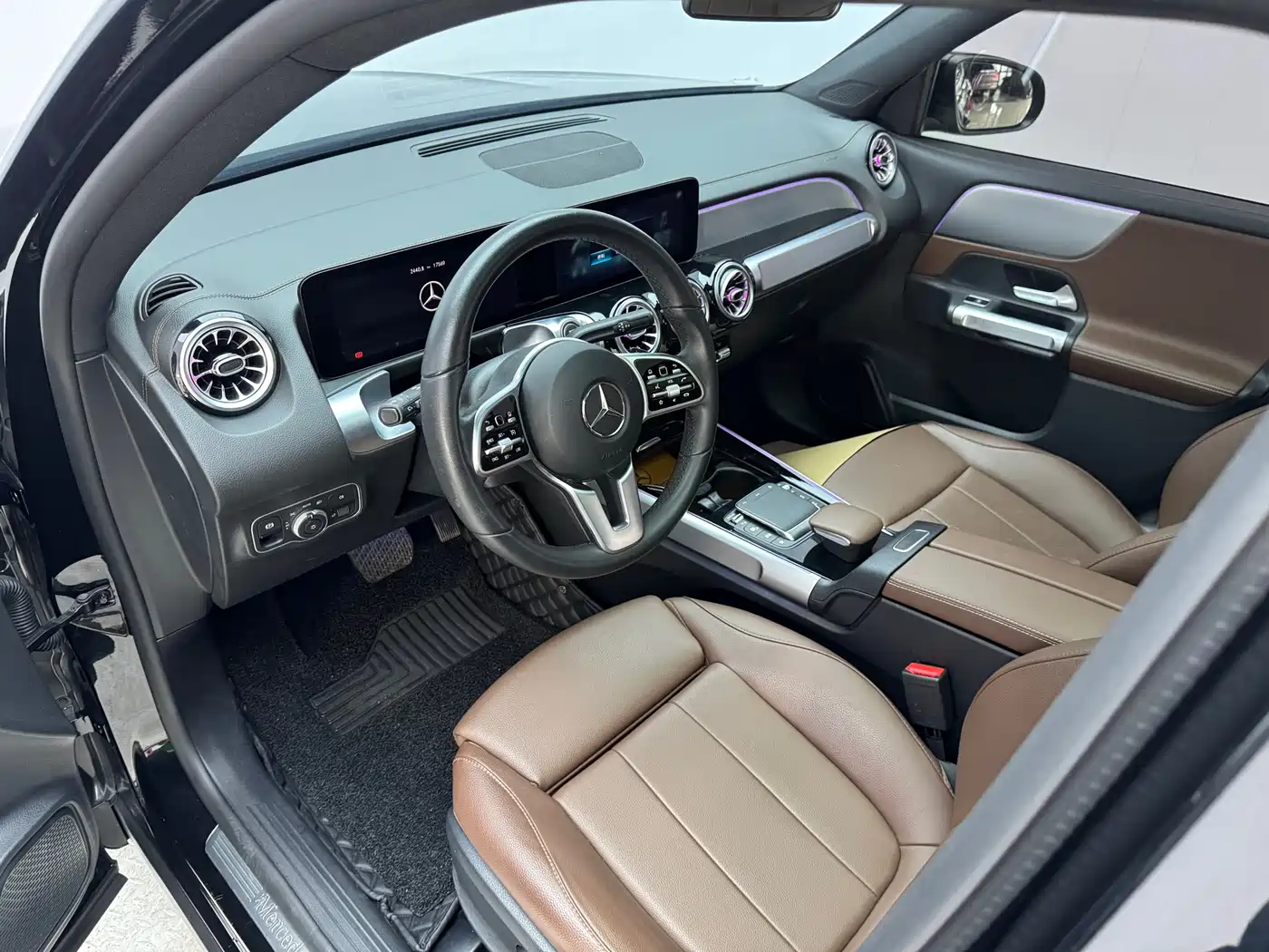 MERCEDES-BENZ GLB