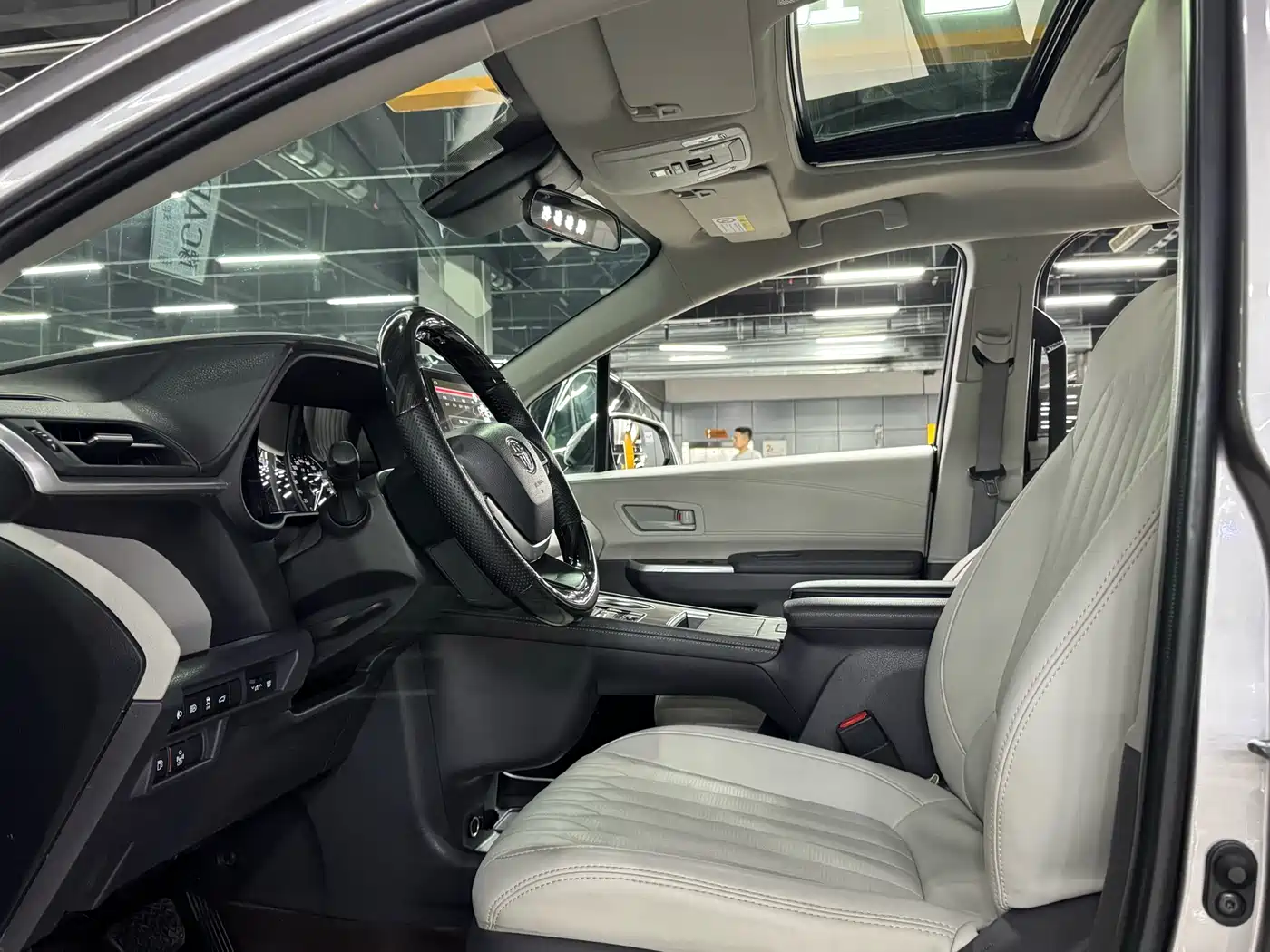 Toyota Sienna 2023 2.5L Hybrid Comfort Edition фото 8