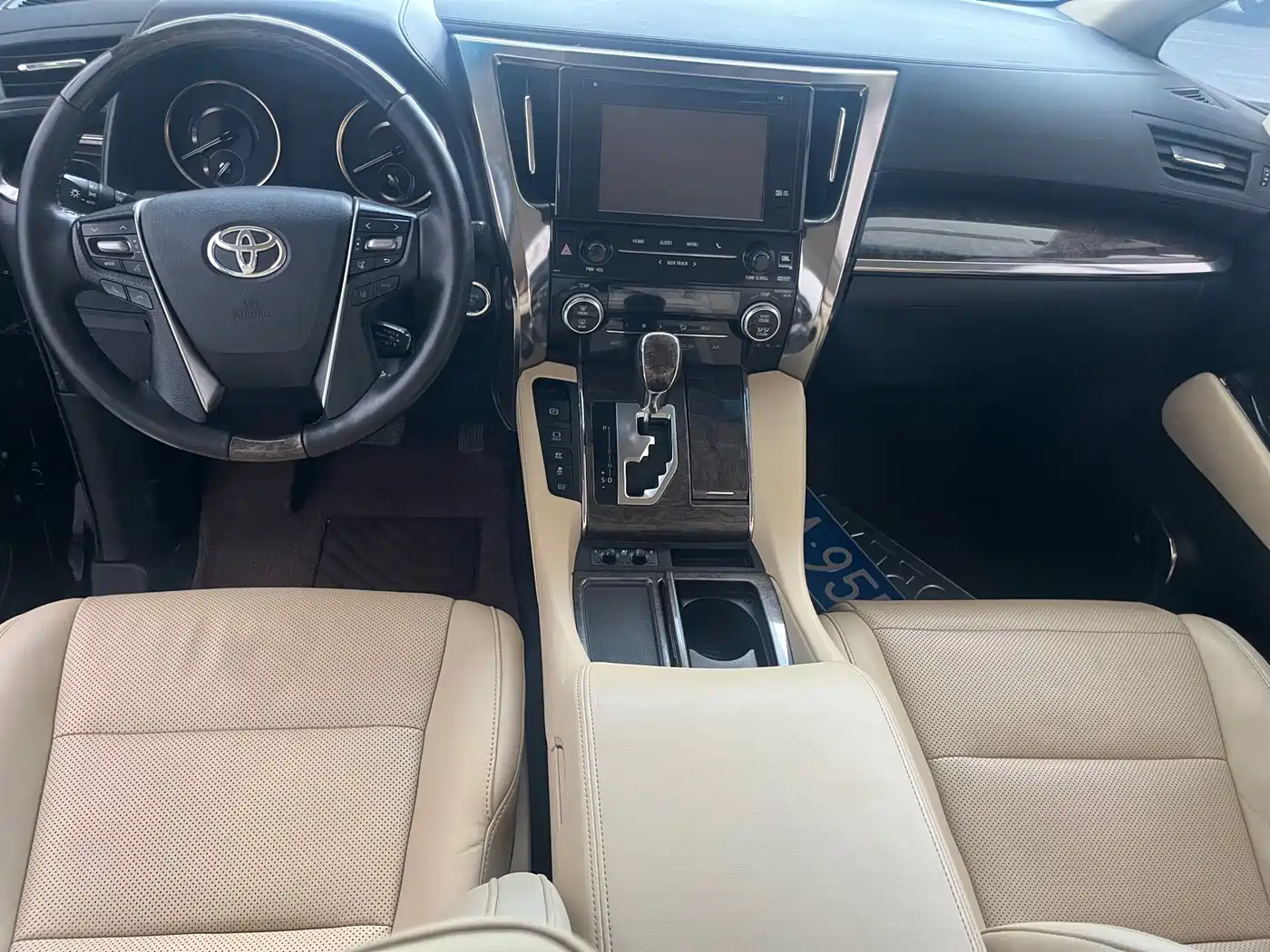 Toyota Vellfire 2019 Hybrid 2.5L HV Premium Edition фото 5